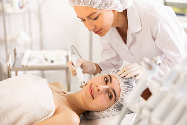 Needle-Free Treatments Are Quietly Changing Aesthetic Clinics 2 needle-free skin treatments